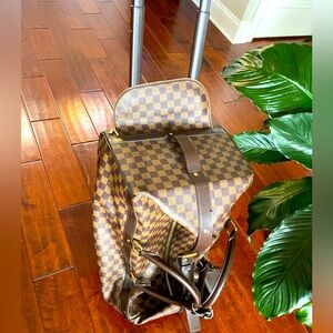 Louis Vuitton damier roller bag